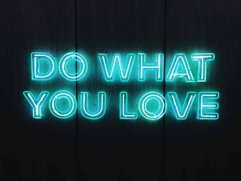"Do what you love" quote as a fluorescent sign