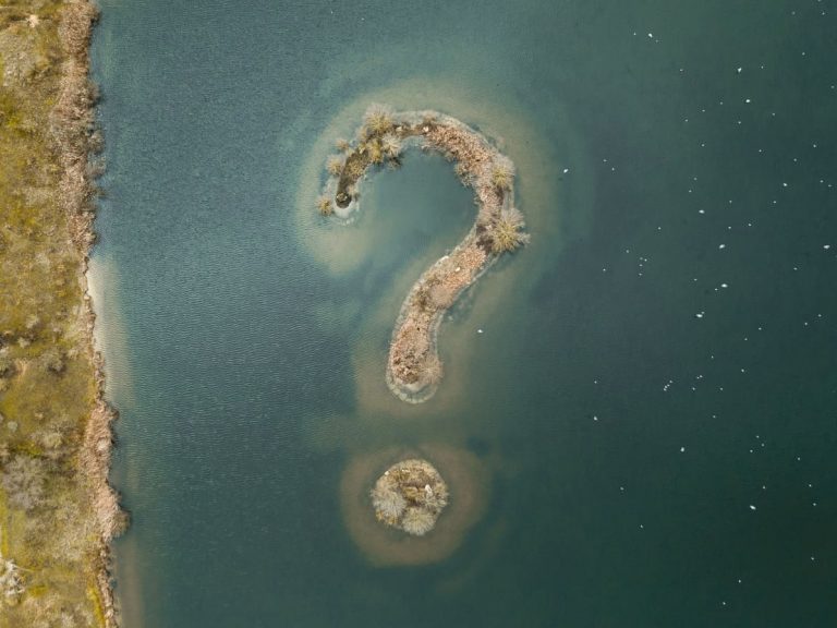 An island shaped like a question mark