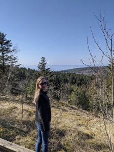 Kee overlooking the mountain and trees